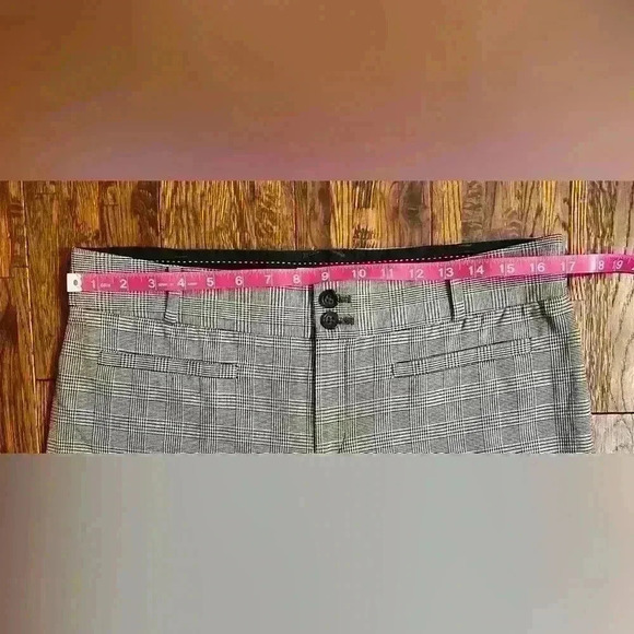 ANTHROPOLOGIE The Essential Flare Cropped Trouser in Houndstooth Grey - Picture 5 of 11